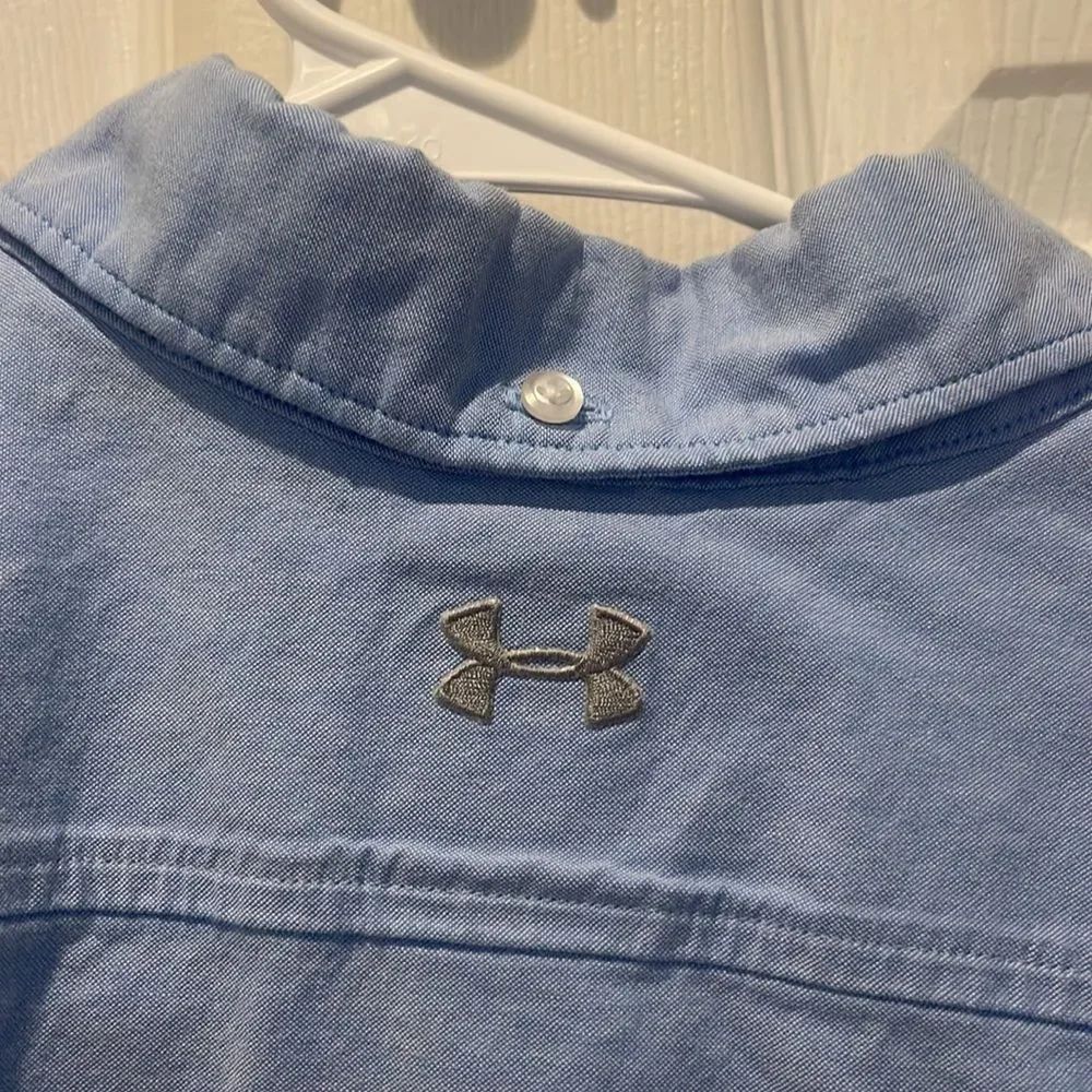 Under Armour button down SZ large - Picture 5 of 8
